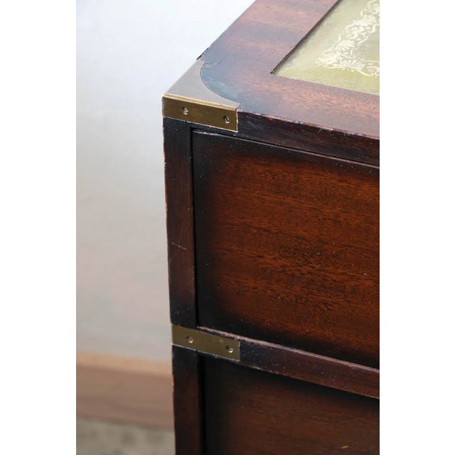 Small Vintage Chest of Drawers, in Very Good conditions. Designed 1920 to 1949