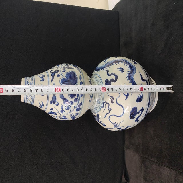Chinese Ceramic Vase,Blue and White Porcelain Gourd Vase Hand Painted Flowers and Dragon Pattern For Sale - Image 11 of 12