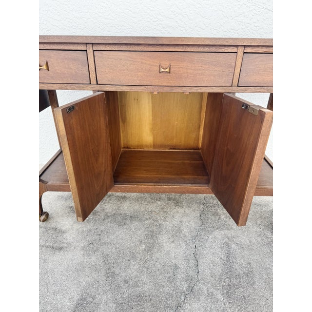 Vintage Broyhill Brasilia Mid Century Walnut and Laminate Serving Bar Cart For Sale In Naples, FL - Image 6 of 12