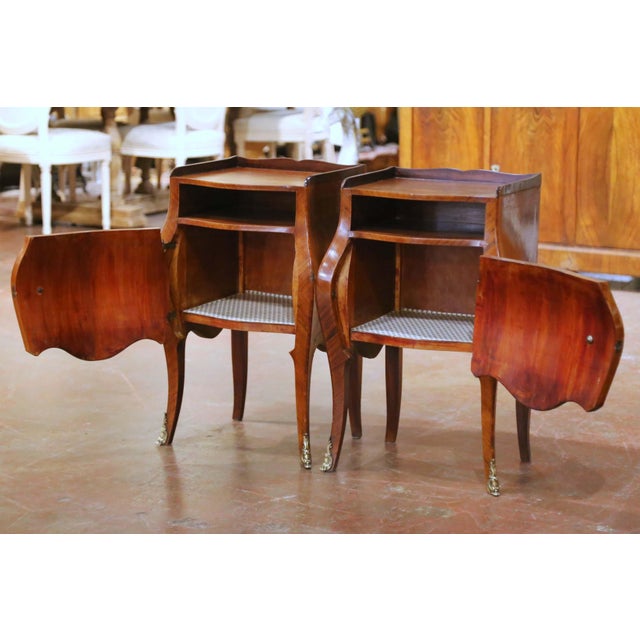 Pair of Early 20th Century French Louis XV Bombé Mahogany Bedside Tables For Sale In Dallas - Image 6 of 16