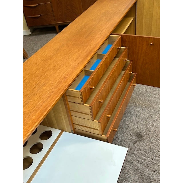 European Mid Century Modern Teak Credenza c.1960 For Sale - Image 11 of 15