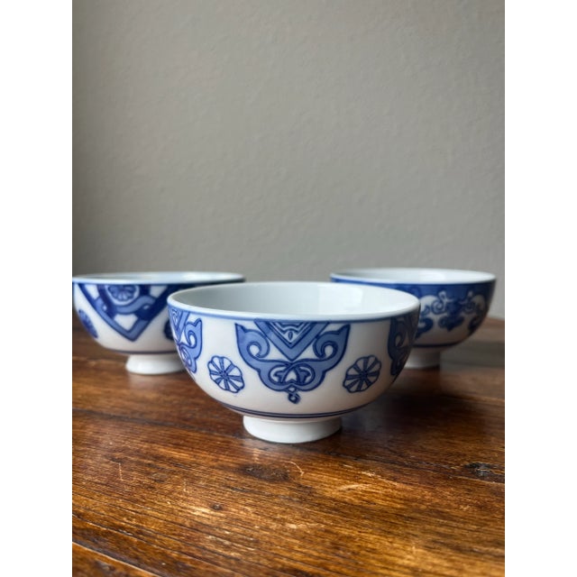 1980s Bombay Company Blue and White Footed Rice Bowls- Set of 3 For Sale - Image 4 of 7