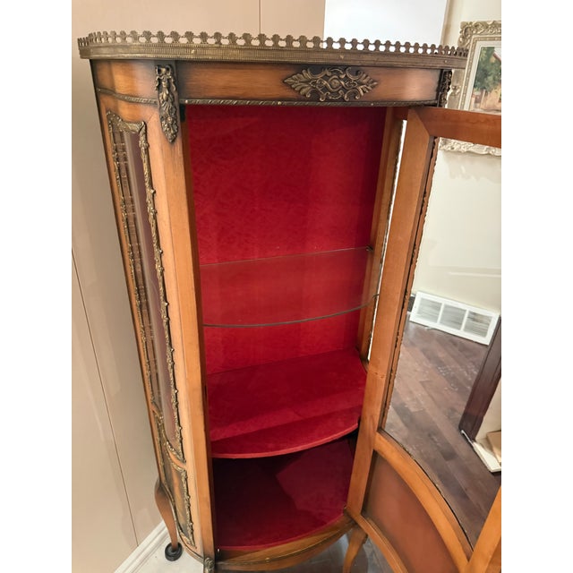 Chestnut Late 19th Century French Louis XV Ornamental Display Case For Sale - Image 8 of 9