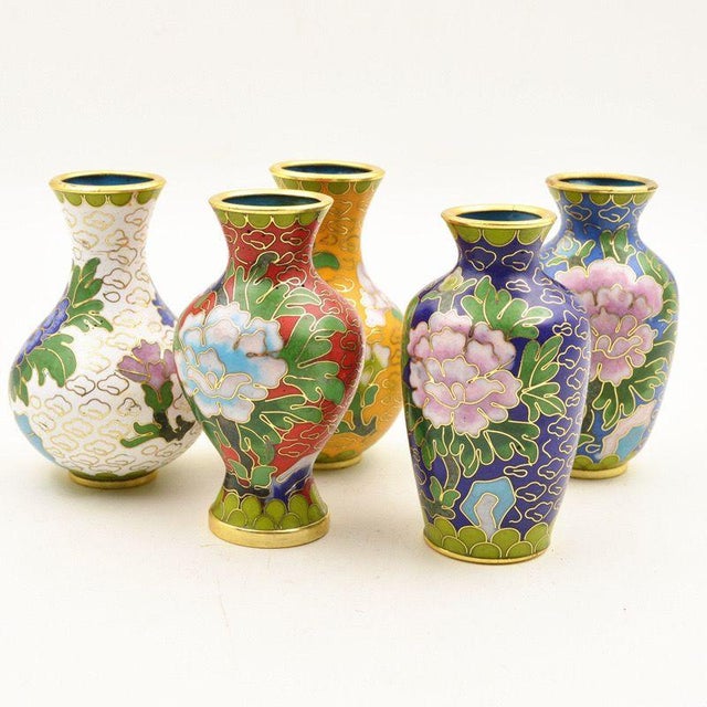 Set of 5 Miniature Chinese Cloisonné Vases | Floral Motif With Wood Stands & Box For Sale - Image 10 of 15