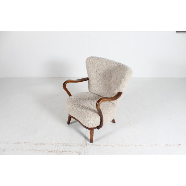 Danish Art Deco Lounge Chair in Beech and Sheepskin in the style of Viggo Boesen for Fritz Hansen, 1940s For Sale - Image 15 of 18