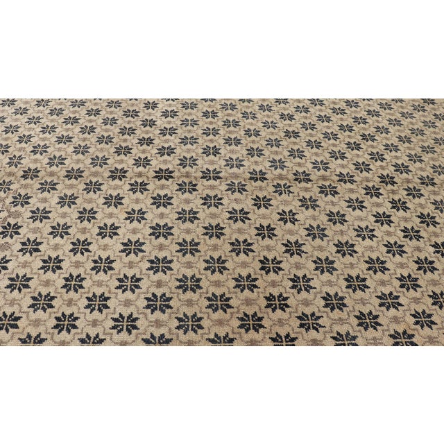 Mid 20th Century Vintage Turkish Oushak Rug With Latticework and Poinsettia Shapes 4'4 X 9'9 For Sale - Image 5 of 15