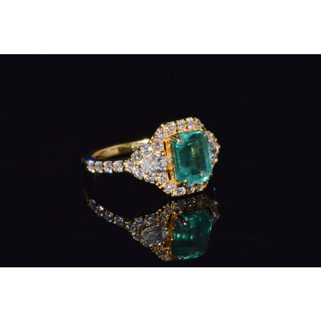 Late 20th Century Certified Natural 2.82cts Emerald Diamond Solid 18k Yellow Gold Halo Ring, Size 6.5 For Sale In Dallas - Image 6 of 13