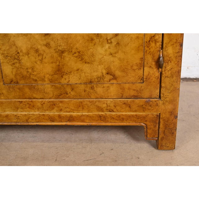 Henredon Mid-Century Hollywood Regency Chinoiserie Faux Tortoise Shell Bar Cabinet, Circa 1970s For Sale - Image 9 of 12