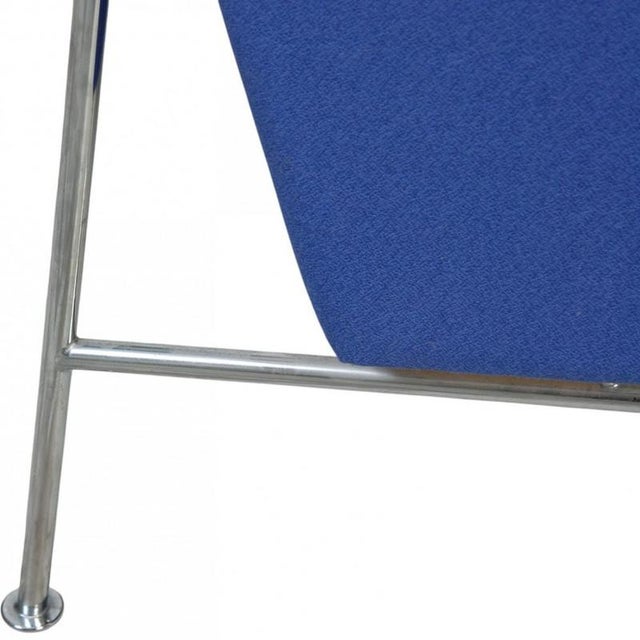 Model 3303 3-Seater Sofa in Blue Fabric by Arne Jacobsen, 1997 For Sale - Image 13 of 18