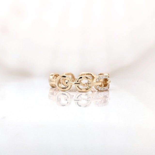 Minimalist Diamond Chain Band Ring in 14k Gold: Modern Fine Jewelry, Size 6.75 For Sale In Columbus - Image 6 of 7