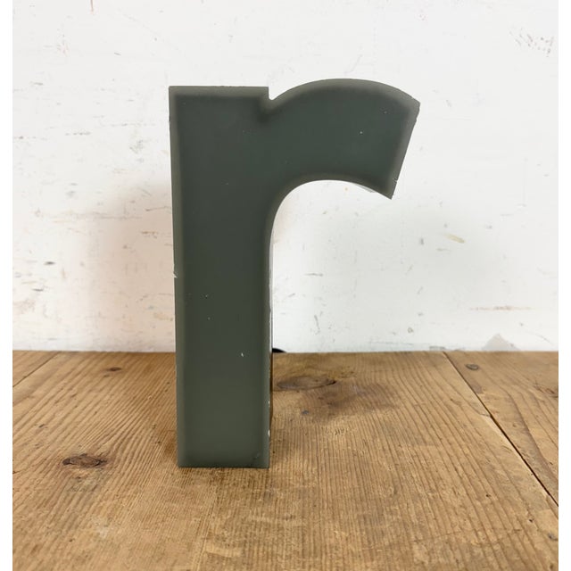 Industrial Vintage Grey Illuminated Letter R, 1970s For Sale - Image 3 of 11