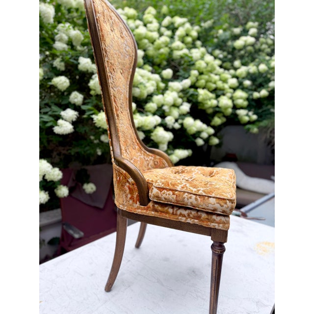 1960s Pair of Vintage Hollywood Regency High-Back Accent Chairs – 1960s Gold Velvet For Sale - Image 5 of 8