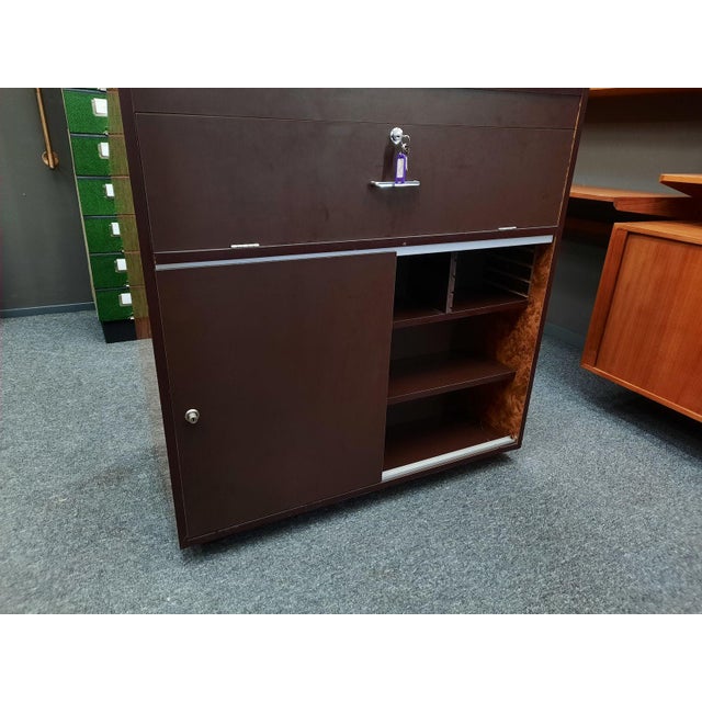 Mobile Display Case with Lighting, 1980s For Sale - Image 11 of 16