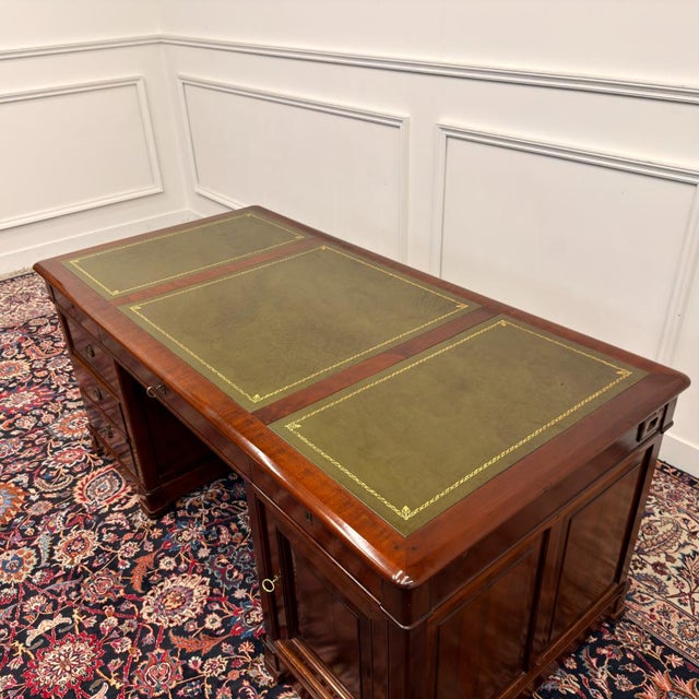 Classic Italian Desk in Wood and Leather For Sale - Image 18 of 18