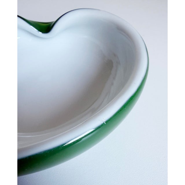 Kelly Green 1960s Alfredo Barbini Murano Cased Glass Ashtray, Attributed For Sale - Image 8 of 10