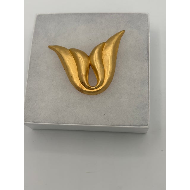 Contemporary Vintage 1980s Sculptural Tulip Gold Tone Brooch For Sale - Image 3 of 7