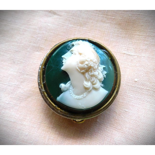 Vintage Gold Profile Cameo Pill, Trinket, Ring Box For Sale In New York - Image 6 of 13