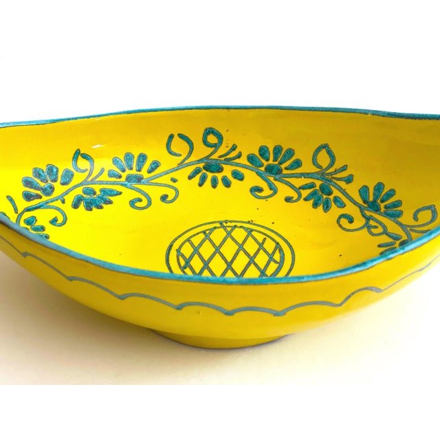 Vintage Mid Century Italian Art Pottery Hand Painted Oval Teardrop Majolica Ceramic Serving Bowl For Sale - Image 9 of 13