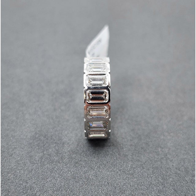 5.72 Ct Emerald Cut Bezel Set Diamond Eternity Ring Size 6.5 For Sale In Chicago - Image 6 of 8