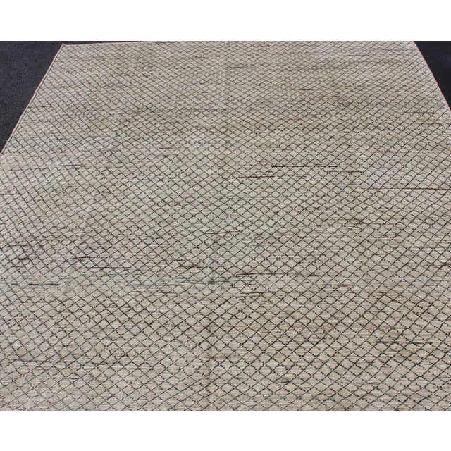 Keivan Woven Arts All-Over Modern Rug Subdued Design in Muted Tones For Sale In Atlanta - Image 6 of 12