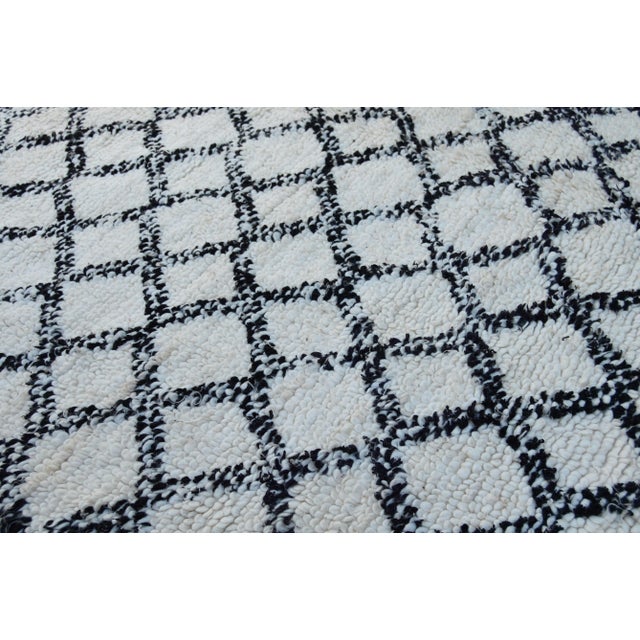 Mid 20th Century Vintage Moroccan Rug - 5'10'' X 8'3'' For Sale In New York - Image 6 of 13