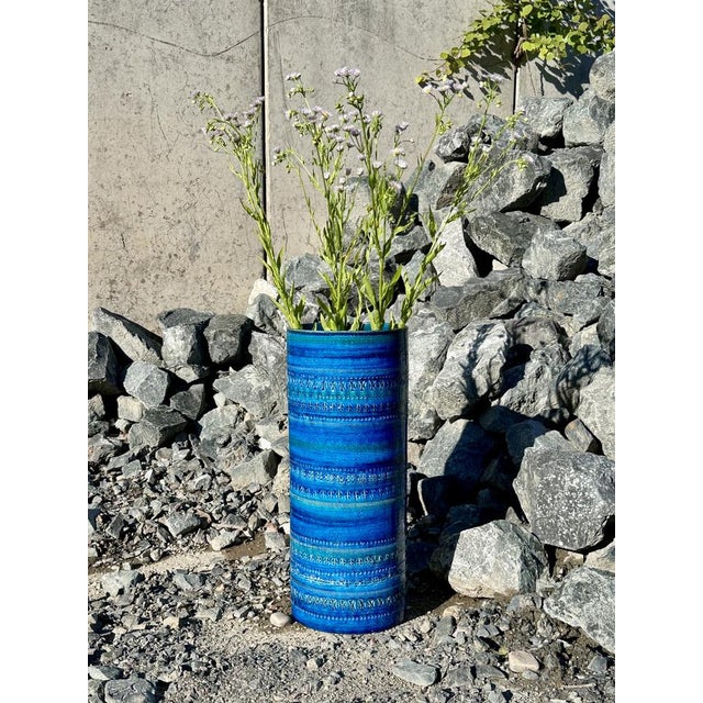 Cylindrical Ceramic Rimini Blue Vase from Bitossi, Italy 1960s For Sale - Image 15 of 18
