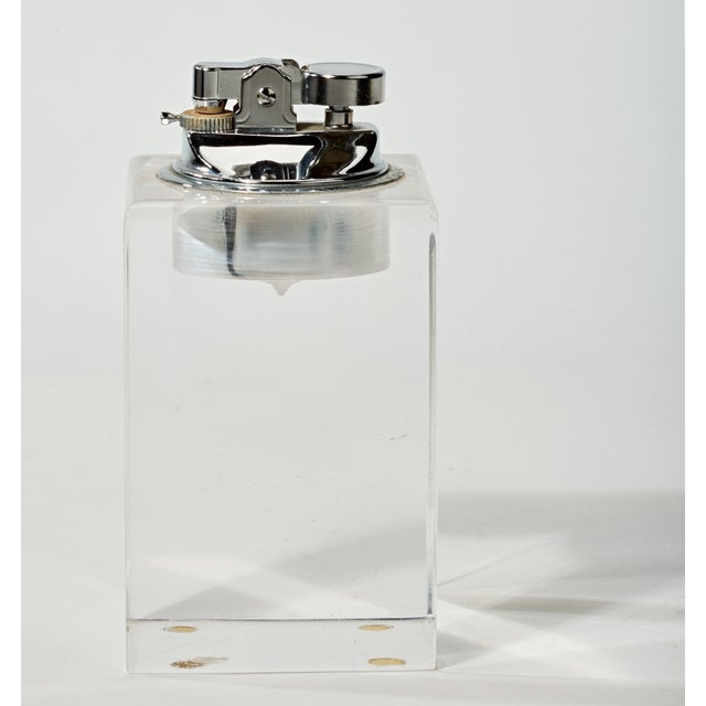 Simple and elegant design. Perfect in any decor. The lighter does not contain lighter fluid.