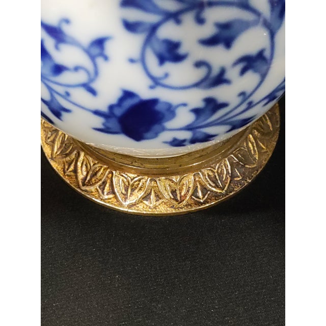 Mid 20th Century Chinoiserie Blue & White Double Gourd Porcelain Lamps on Gilt Lotus Bases - a Pair For Sale - Image 4 of 8