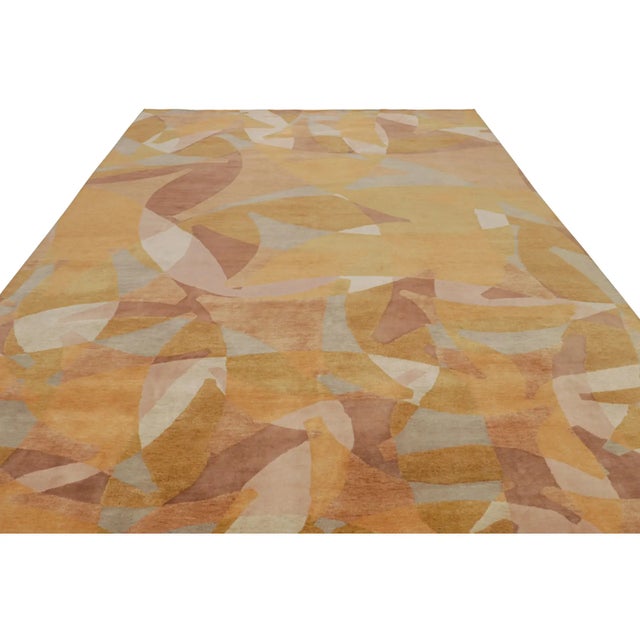 This 10x14 rug is from Rug & Kilim’s Mid-Century Modern collection—hand-knotted in wool and silk On the Design Keen eyes...