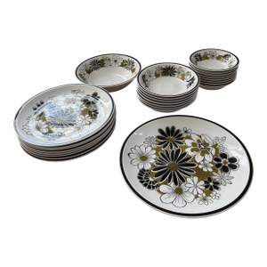 Vintage Mikasa Leilani Dinnerware - Set of 25