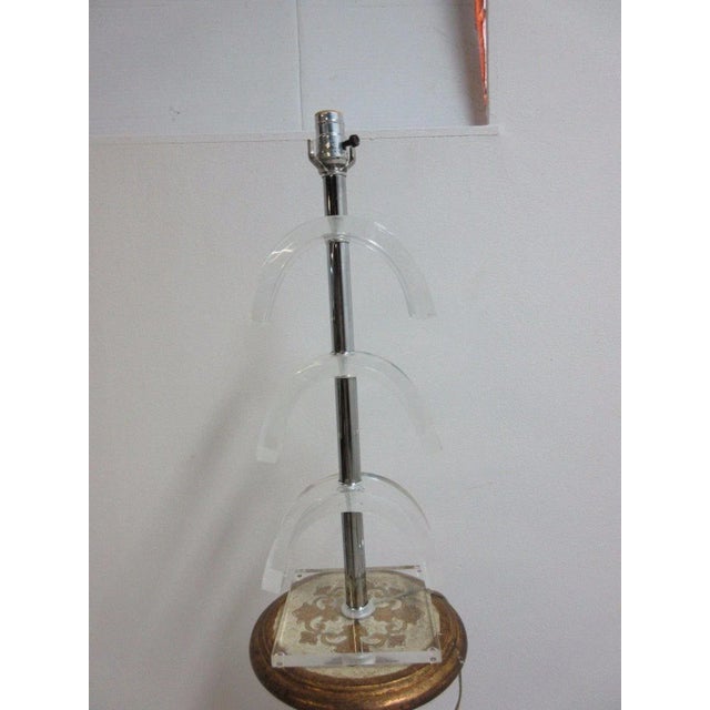 Plastic Vintage Mid-Century Lucite Ribs Table Lamp For Sale - Image 7 of 9
