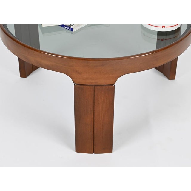 Italian Round Coffee Table in Walnut with Smoked Glass Top from Molteni, 1960s For Sale - Image 13 of 14