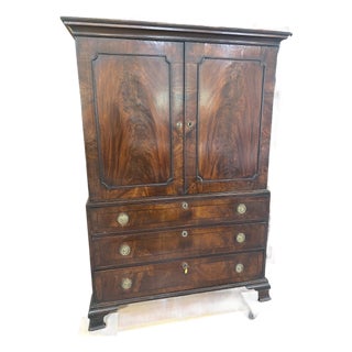 Early 19th Century English Regency Flame Mahogany Linen Press For Sale
