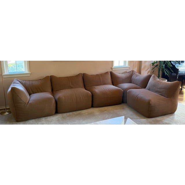 The Le Bambole is an iconic piece of Italian design, awarded the 1979 'Compasso d'Oro' award. An example of Le Bambole is...