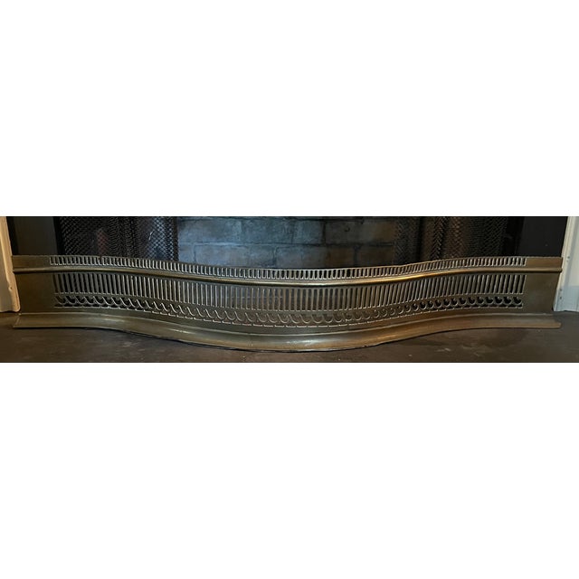 English Antique Early 19th Century English George III Brass Fireplace Hearth Fender for the Mantel Circa 1800 For Sale - Image 3 of 13