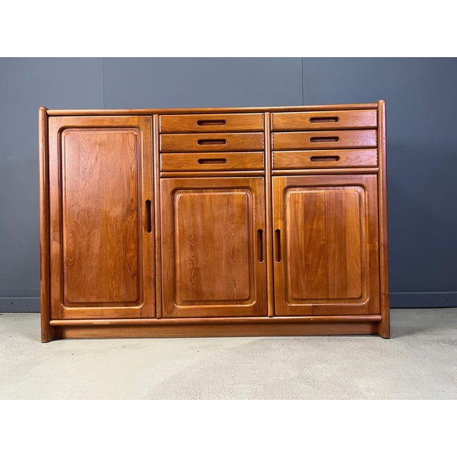 Mid century teak sideboard by Dyrlund with 3 doors and 6 drawers offering plenty of storage space. The building quality...