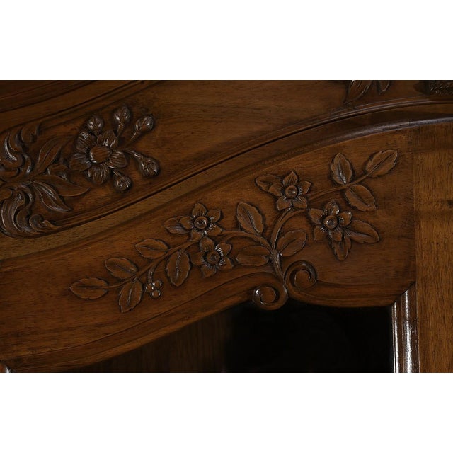 Wood Late 19th Century Louis XV Walnut Showcase Bookcase For Sale - Image 7 of 18