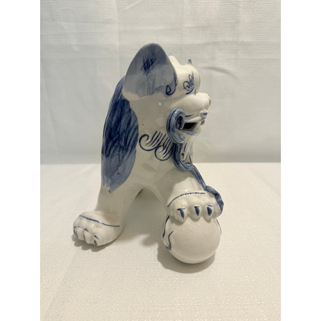 Blue 1980s Blue & White Porcelain Foo Dogs “Styled After” Staffordshire - A Pair | Turtle and Crane For Sale - Image 8 of 11
