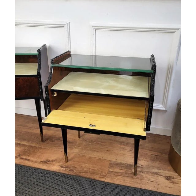 Mid-Century Italian Art Deco Nightstands in Wood, Brass & Glass, 1950s, Set of 2 For Sale - Image 4 of 8