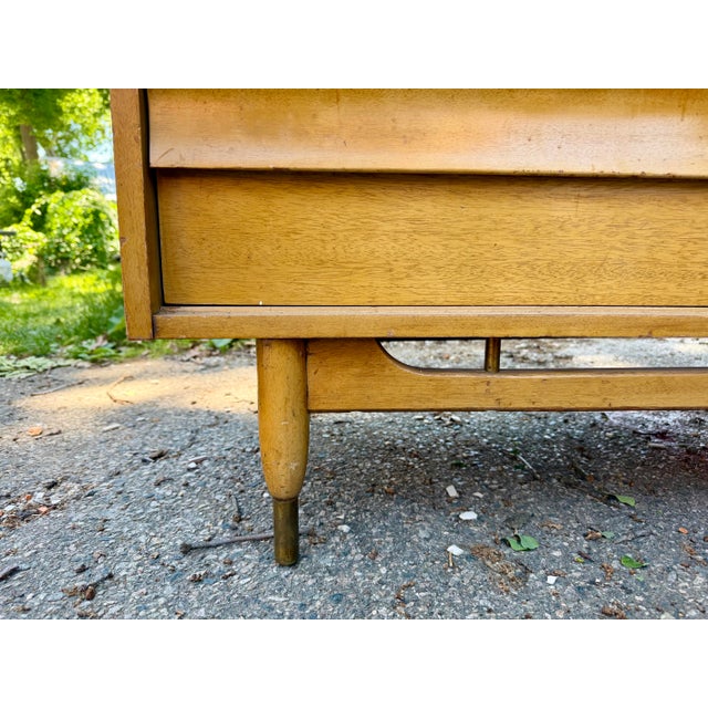 Wood American of Martinsville 6 Drawer Dresser MCM Mid-Century Modern Dovetail Joinery Brass Legs and Accents and Glass Top For Sale - Image 7 of 12