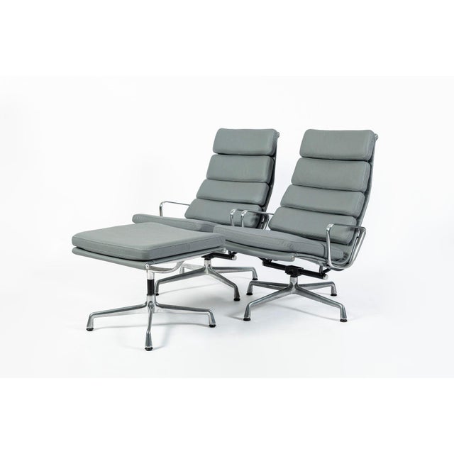 Pair Eames Soft Pad Recliners With Ottoman for Herman Miller, Gray Leather Aluminum Group For Sale In Detroit - Image 6 of 17
