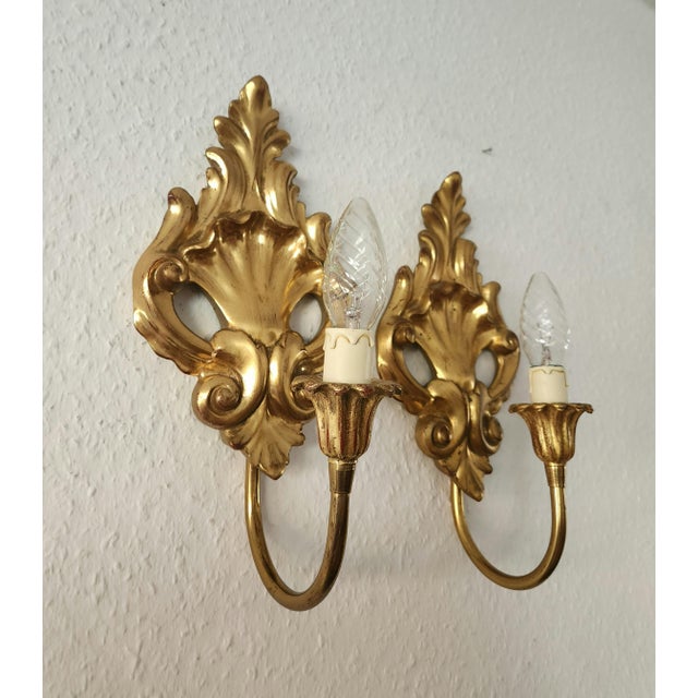 Gold Neo-Classical Louis XV Rocaille Wall Lamps with Gilded Carved Wood Appliqués, Italy, 1940s, Set of 2 For Sale - Image 8 of 18