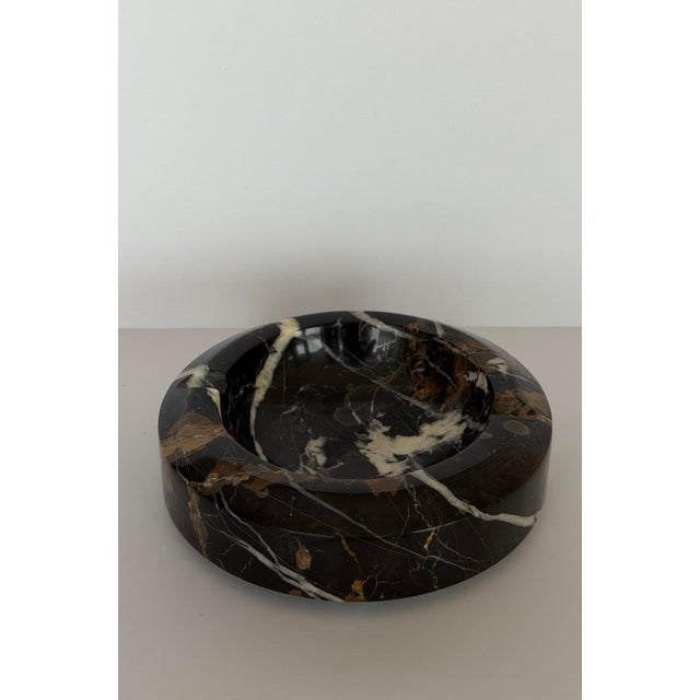 Mid-Century Modern 1970s Italian Angelo Mangiarotti Style Sculptural Round Black Marble Ashtray For Sale - Image 3 of 8