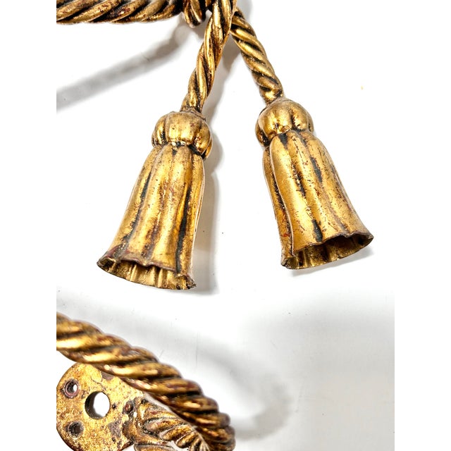 Hollywood Regency Pair of Vintage Italian Gilt Rope Curtain Tiebacks With Tassels, Hollywood Regency Style For Sale - Image 3 of 7