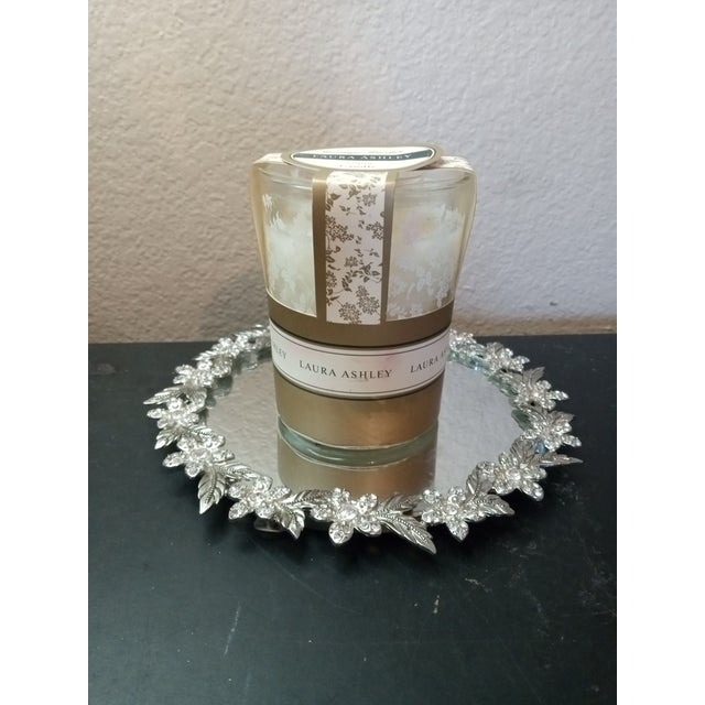 GORGEOUS NEW Laura Ashley 7.8oz Cottage Garden Scented Candle The Laura Ashley Cottage Garden Scented Candle is a...