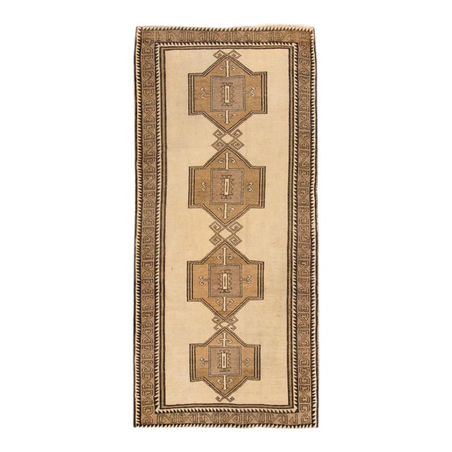 Mid-20th Century Vintage Persian Shiraz Rug - 3'9" X 7'11" For Sale