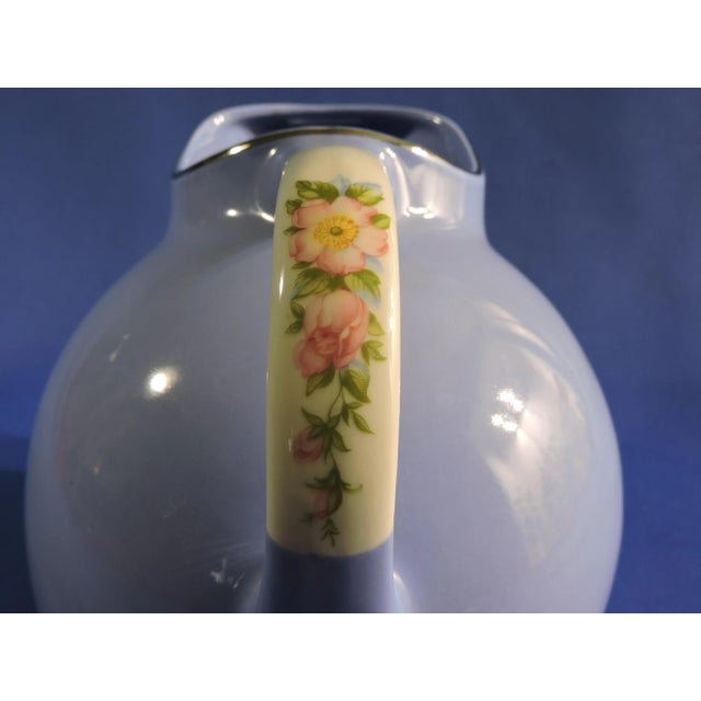 This 64 fluid ounce lemonade pitcher was made by the Hall China Co. and it was made in the United States in East...