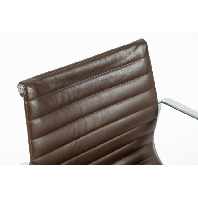 Set of 4 Eames Herman Miller Office Chairs, Brown Leather Thin Pad Aluminum Group For Sale - Image 14 of 18