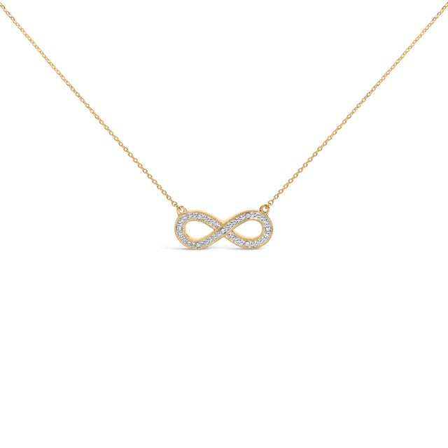 A whisper of forever, elegantly drawn across the collarbone: this horizontal infinity glows in rich yellow gold vermeil...