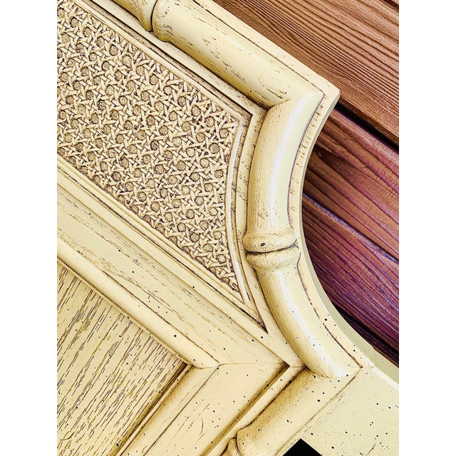 Light Yellow Vintage 1970s Faux Bamboo Chinoiserie ‘Henry Link Bali Hai’ King Headboard For Sale - Image 8 of 11